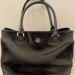 Add a little elegance to your tote. Perfect for your laptop or an evening out.